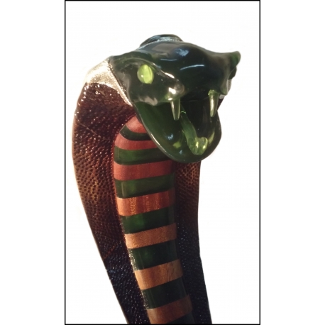 Bursztynowo-drewniana kobra - rzeźba kod:cobra
